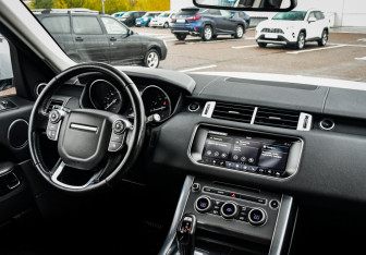 Подержанный автомобиль Land Rover Range Rover Sport 2017 года (9 фото)