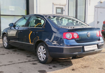 Подержанный автомобиль Volkswagen Passat Sedan 2008 года (7 фото)