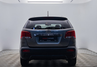 Подержанный автомобиль Kia Sorento 2010 года (4 фото)