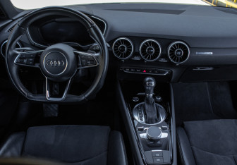 Подержанный автомобиль Audi TT Coupe 2016 года (10 фото)