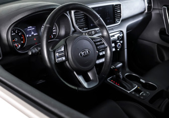 Подержанный автомобиль Kia Sportage 2021 года (15 фото)