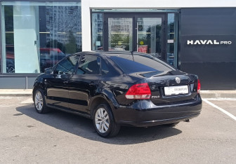 Подержанный автомобиль Volkswagen Polo Sedan 2013 года (7 фото)