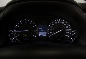 Подержанный автомобиль Nissan Patrol 2014 года (12 фото)