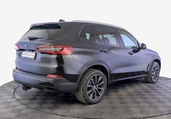 Подержанный автомобиль BMW X5 2019 года (5 фото)