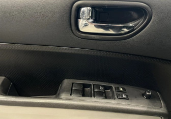 Подержанный автомобиль Nissan X-Trail 2012 года (19 фото)