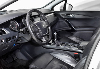 Подержанный автомобиль Peugeot 508 Sedan 2012 года (13 фото)