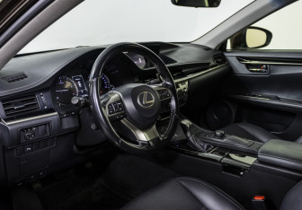 Подержанный автомобиль Lexus ES 2016 года (11 фото)