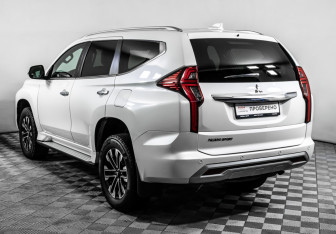 Подержанный автомобиль Mitsubishi Pajero Sport 2021 года (7 фото)