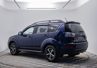 Подержанный автомобиль Mitsubishi Outlander 2011 года (7 фото)