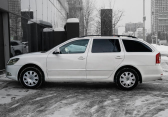 Подержанный автомобиль Skoda Octavia Wagon 2009 года (8 фото)