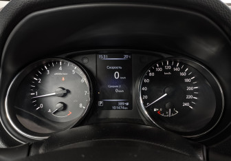 Подержанный автомобиль Nissan Qashqai 2014 года (16 фото)