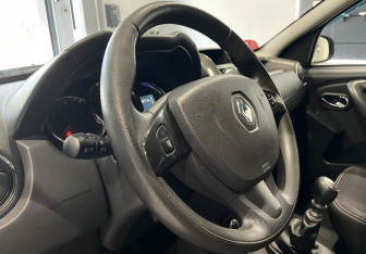 Подержанный автомобиль Renault Duster 2015 года (11 фото)