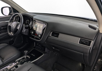 Подержанный автомобиль Mitsubishi Outlander 2020 года (13 фото)