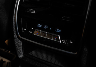 Подержанный автомобиль BMW X7 2024 года (16 фото)