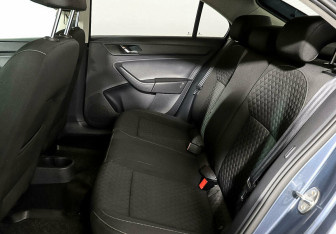 Подержанный автомобиль Skoda Rapid Liftback 2016 года (13 фото)