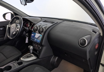 Подержанный автомобиль Nissan Qashqai 2013 года (12 фото)
