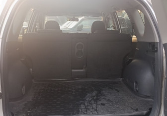 Подержанный автомобиль Toyota RAV4 2006 года (12 фото)