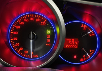 Подержанный автомобиль Mazda CX-7 2011 года (16 фото)