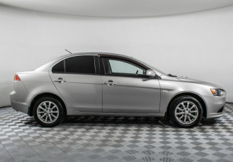 Подержанный автомобиль Mitsubishi Lancer Sedan 2012 года (4 фото)