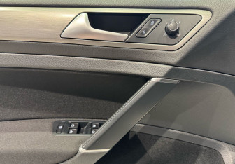 Подержанный автомобиль Volkswagen Golf Hatchback 2014 года (17 фото)