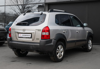 Подержанный автомобиль Hyundai Tucson 2008 года (4 фото)
