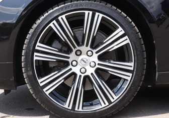 Подержанный автомобиль Volvo S90 2021 года (26 фото)