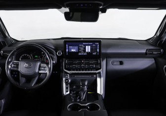 Подержанный автомобиль Toyota Land Cruiser Suv 2021 года (14 фото)