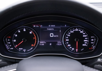 Подержанный автомобиль Audi A4 Sedan 2017 года (12 фото)