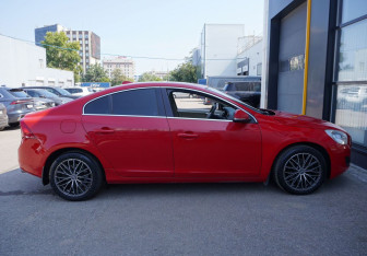Подержанный автомобиль Volvo S60 2012 года (4 фото)