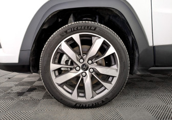 Подержанный автомобиль Москвич 3е 2023 года (18 фото)