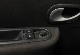 Подержанный автомобиль Renault Clio Hatchback 2008 года (19 фото)