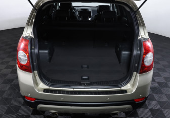 Подержанный автомобиль Chevrolet Captiva 2007 года (9 фото)