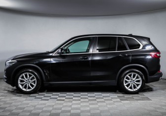 Подержанный автомобиль BMW X5 2018 года (8 фото)