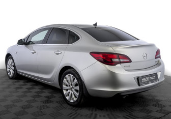 Подержанный автомобиль Opel Astra Sedan 2014 года (7 фото)