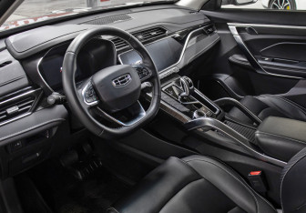 Подержанный автомобиль Geely Atlas Pro 2023 года (15 фото)