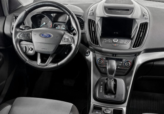 Подержанный автомобиль Ford Kuga 2017 года (18 фото)