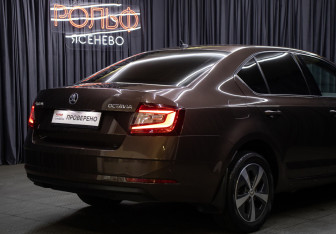 Подержанный автомобиль Skoda Octavia Liftback 2017 года (23 фото)