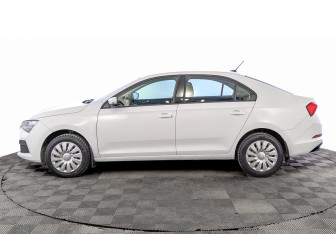 Подержанный автомобиль Skoda Rapid Liftback 2021 года (8 фото)