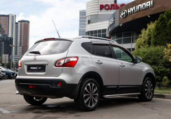 Подержанный автомобиль Nissan Qashqai 2010 года (4 фото)