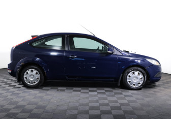 Подержанный автомобиль Ford Focus Hatchback 2010 года (4 фото)