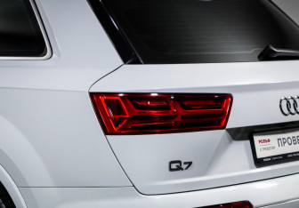 Подержанный автомобиль Audi Q7 2019 года (16 фото)