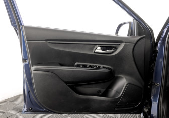 Подержанный автомобиль Kia Rio Hatchback 2021 года (19 фото)