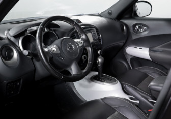 Подержанный автомобиль Nissan Juke 2013 года (14 фото)