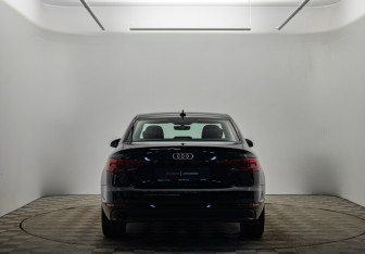 Подержанный автомобиль Audi A4 Sedan 2017 года (6 фото)
