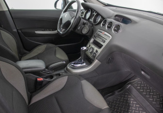 Подержанный автомобиль Peugeot 308 Hatchback 2010 года (9 фото)