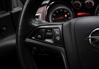 Подержанный автомобиль Opel Astra Hatchback 2013 года (19 фото)