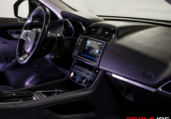 Подержанный автомобиль Jaguar F-Pace 2017 года (20 фото)