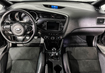 Подержанный автомобиль Kia Ceed GT 2017 года (12 фото)