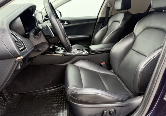 Подержанный автомобиль Kia Stinger 2018 года (10 фото)