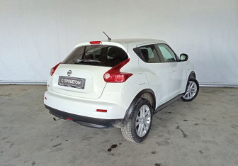 Подержанный автомобиль Nissan Juke 2011 года (6 фото)